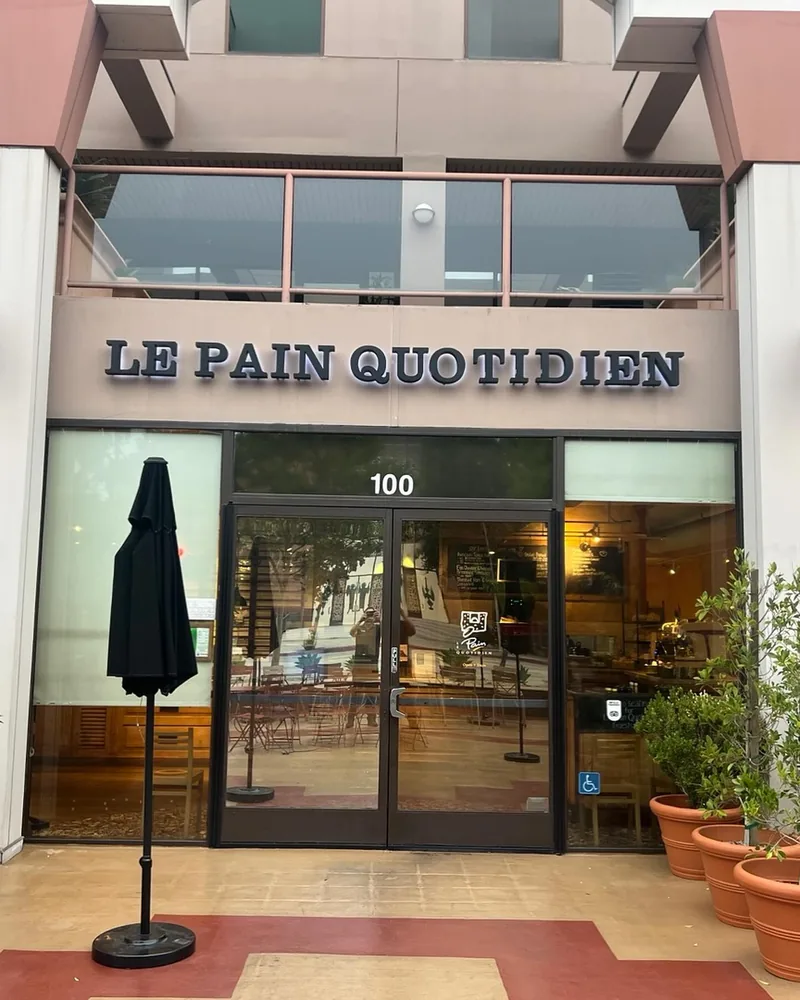 Le Pain Quotidien dimensional storefront lettering above a glass restaurant entrance